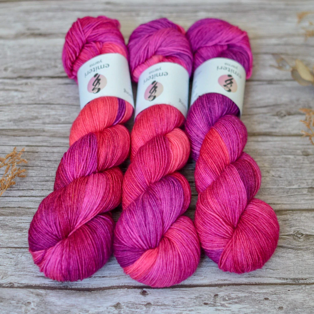 Merino fingering - Fuchsia Bloom