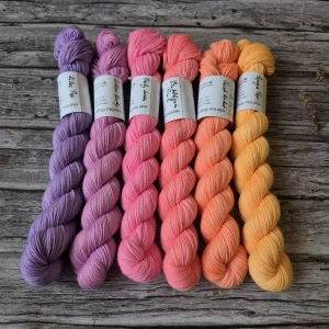 Fade set - Enid Neons Warm - merino fingering 50 g