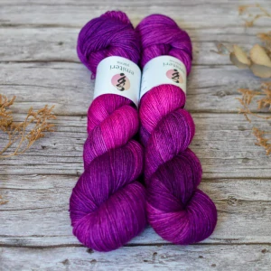 Merino fingering - Deep Magenta
