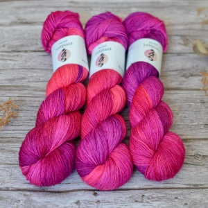 Merino fingering - Fuchsia Bloom
