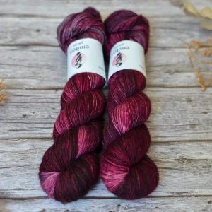 Merino singles - Garnet Bloom