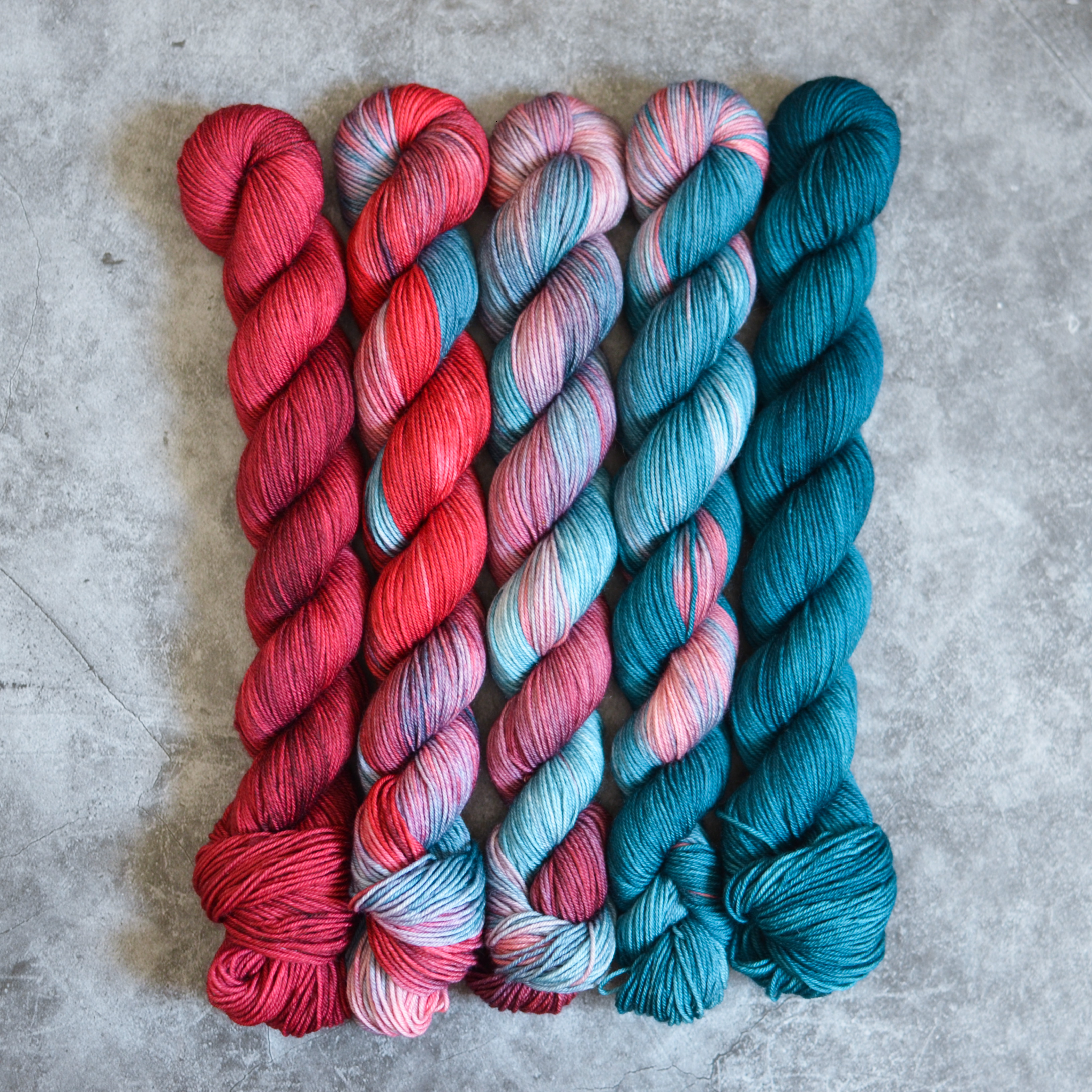 Fade set - Feathers and Roses - merino fingering 50 g