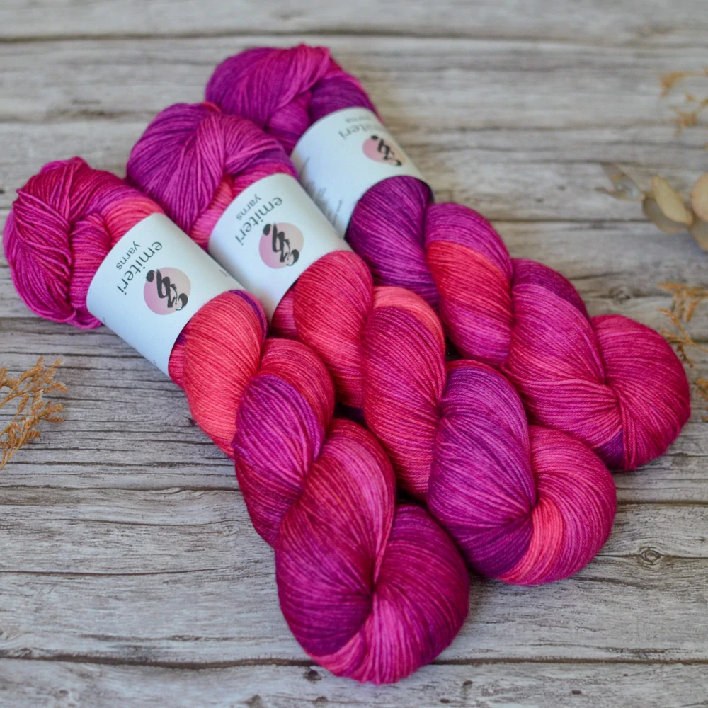 Merino fingering - Fuchsia Bloom